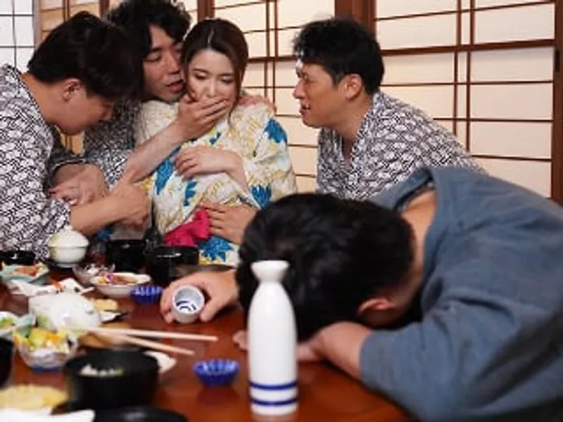 đưa vợ yêu đi suối nước nóng, ông xã không biết cô vợ bị người khác đụ sấp mặt