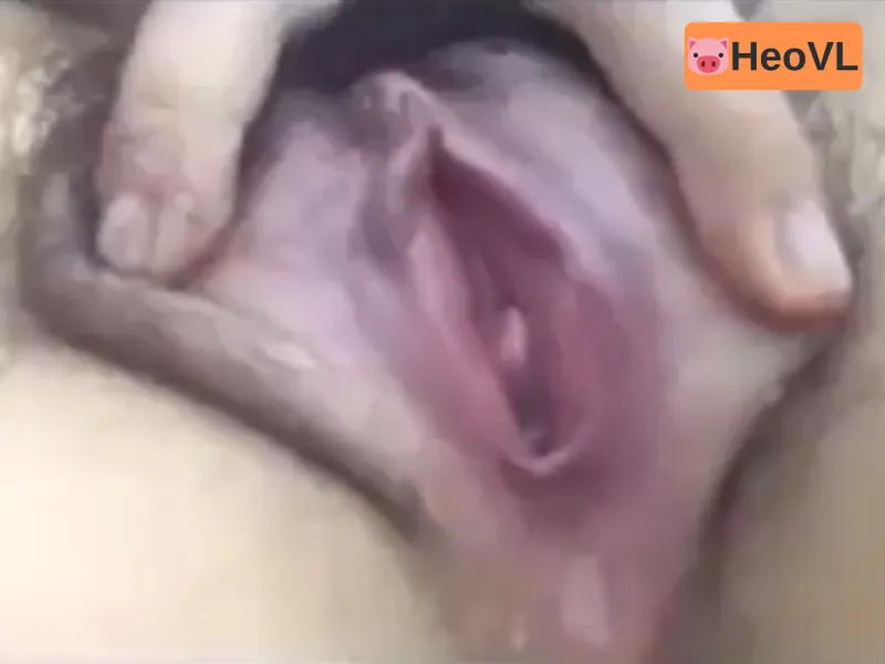 Người tình show cận cảnh bím đang thở