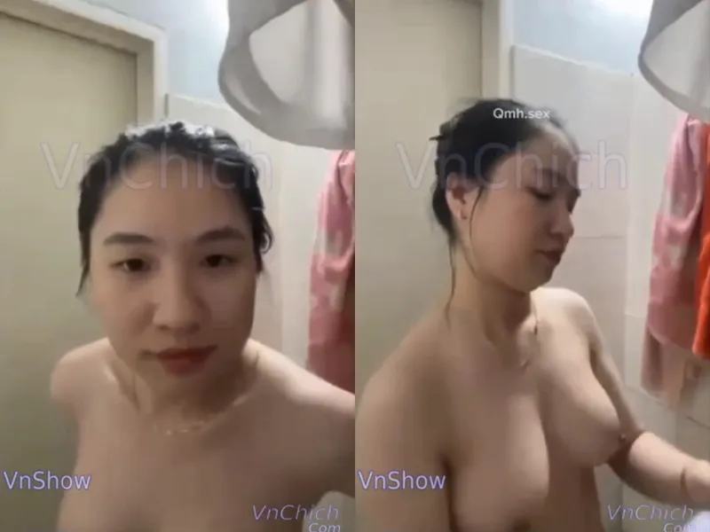 Gái vú đẹp, vừa call với nhân tình vừa tắm