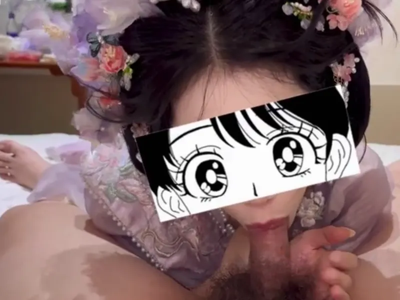 Gái xinh trong bộ đồ búp bê mút dương vật cực đã